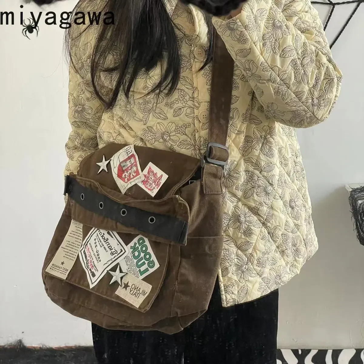 Miyagawa New Vintage School Spicy Girl Postman Bag Made of Old Star Bag Crossbody Bag Causal Fashion Appliques Shoulder Bag