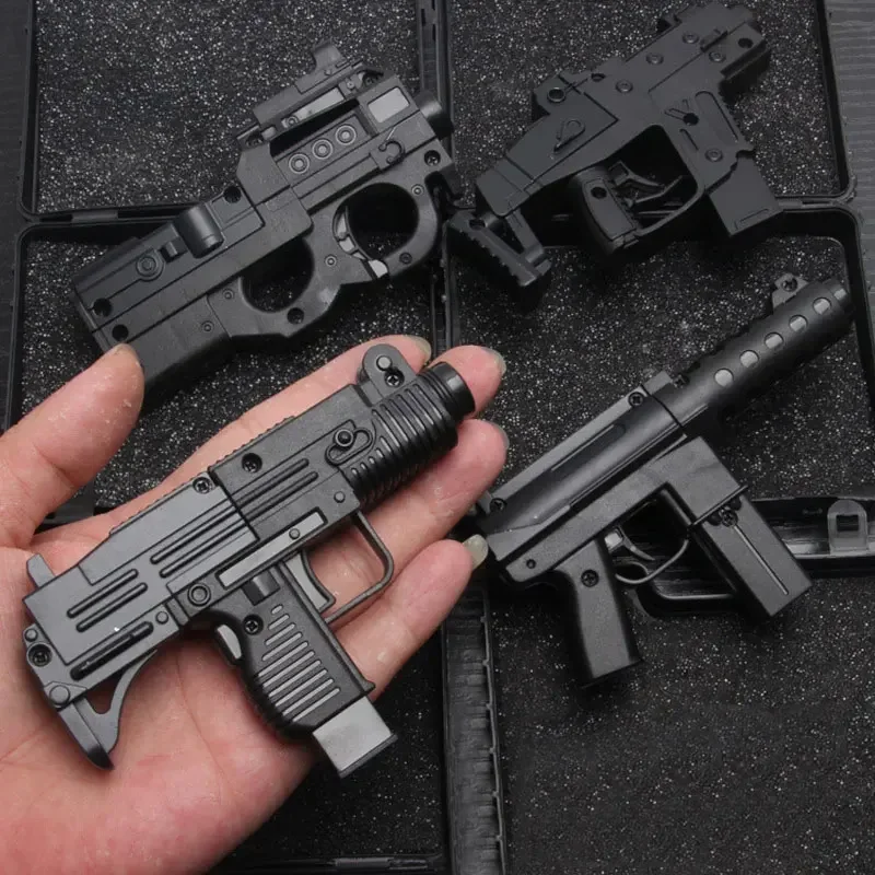 1PCS New 1:6 MINI Submachine Gun Miniature Model Gun Keychain Plastic Metal Shell Boy Birthday Gift Anti-stress Toys