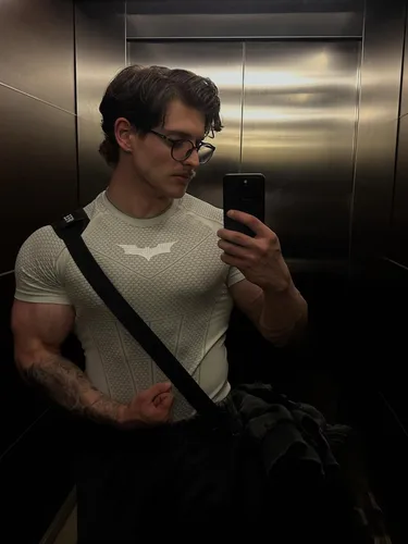 Imagen 2 del producto Camiseta deportiva para hombre, Top deportivo para correr y Fitness, transpirable, de secado rápido, patrón de murciélago, manga corta, estilo callejero clásico de moda, verano 2026