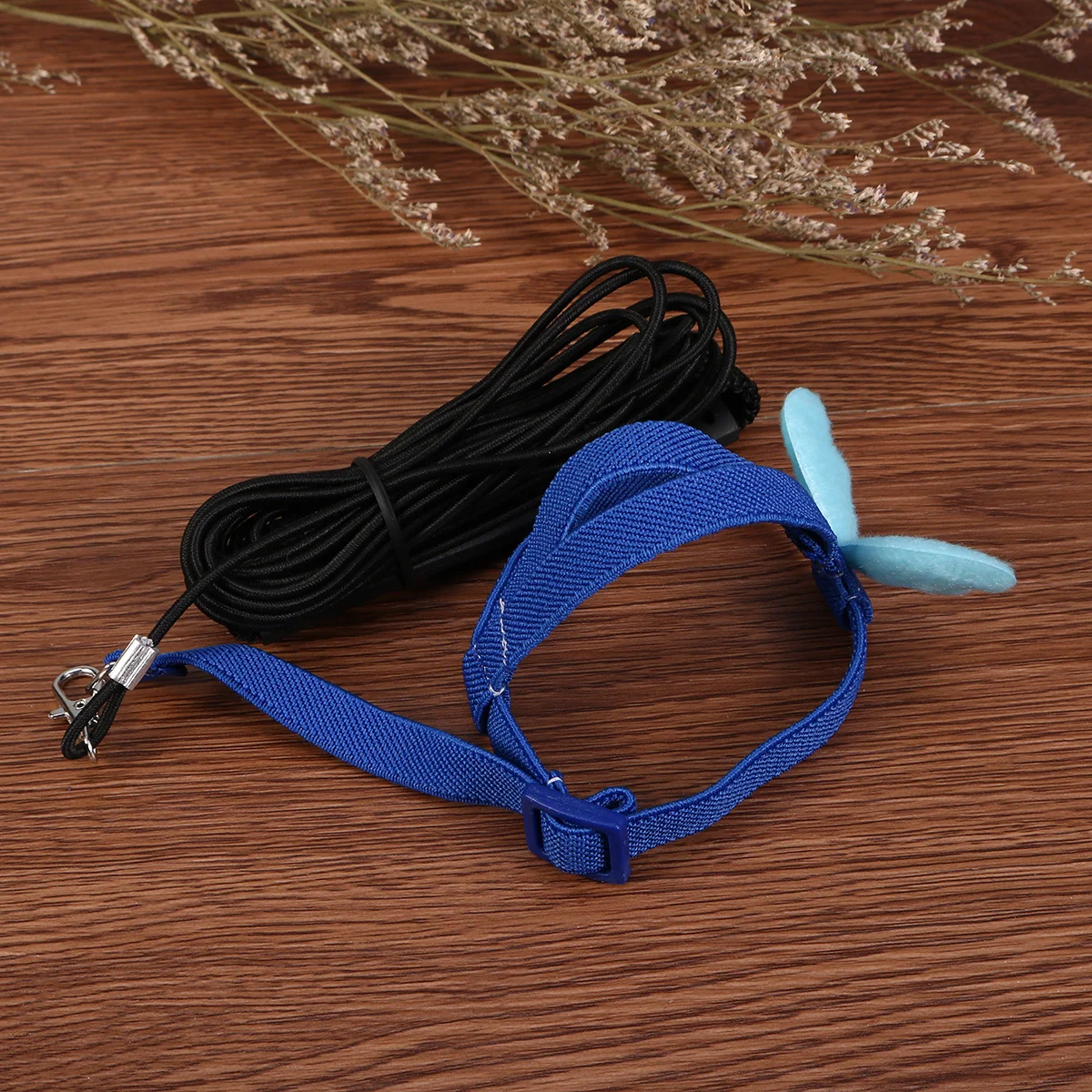 

8-Shaped Bird Harness Leash Silky Satin Wing Strap Bite-Proof Metal Chain 2M Outdoor Flying Training Rope For Parrot