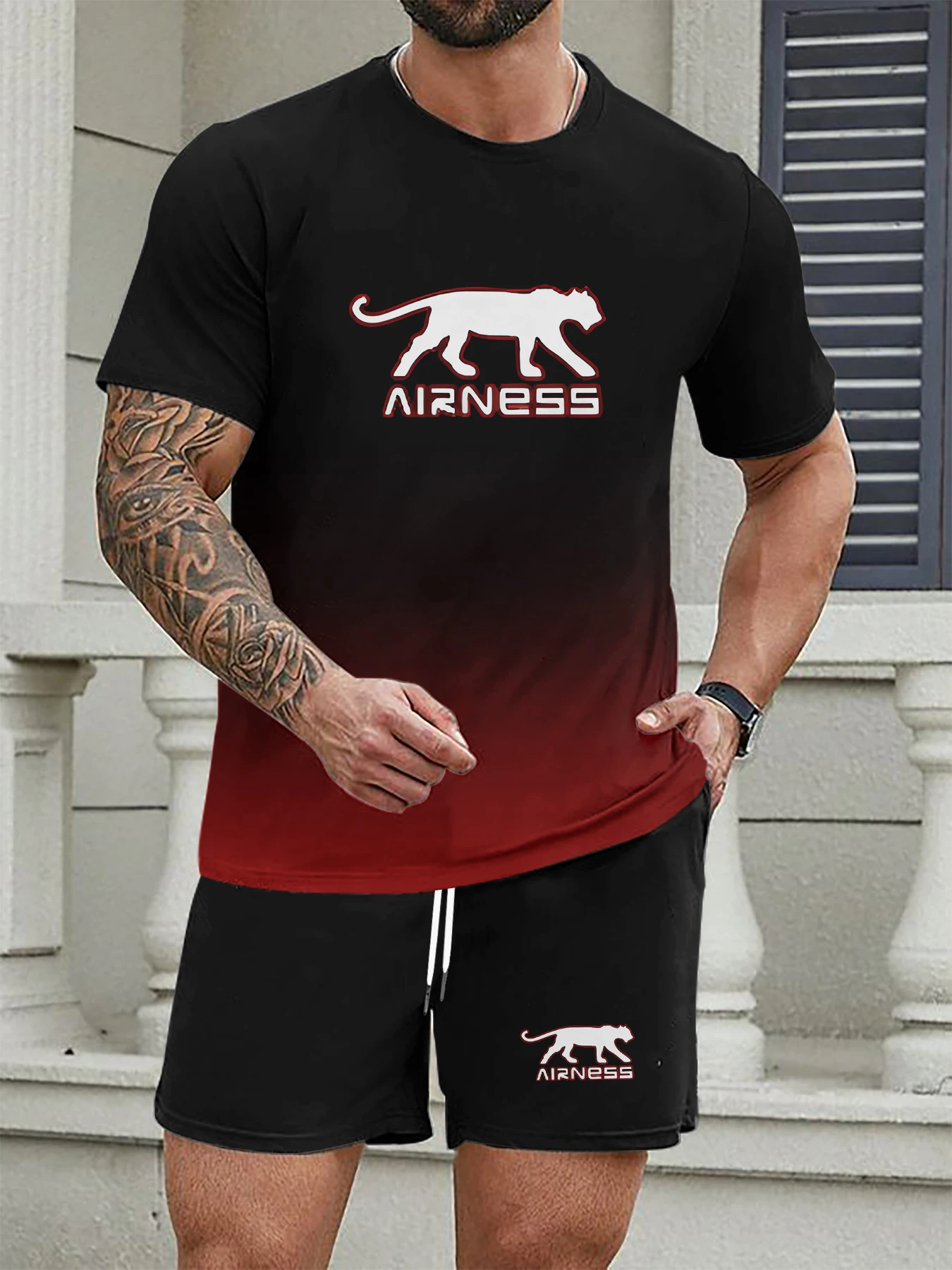 

Повседневная универсальная одежда для мальчиков. Черно-красная футболка с градиентным принтом и шорты. Удобный комплект из двух предметов для выхода на улицу.