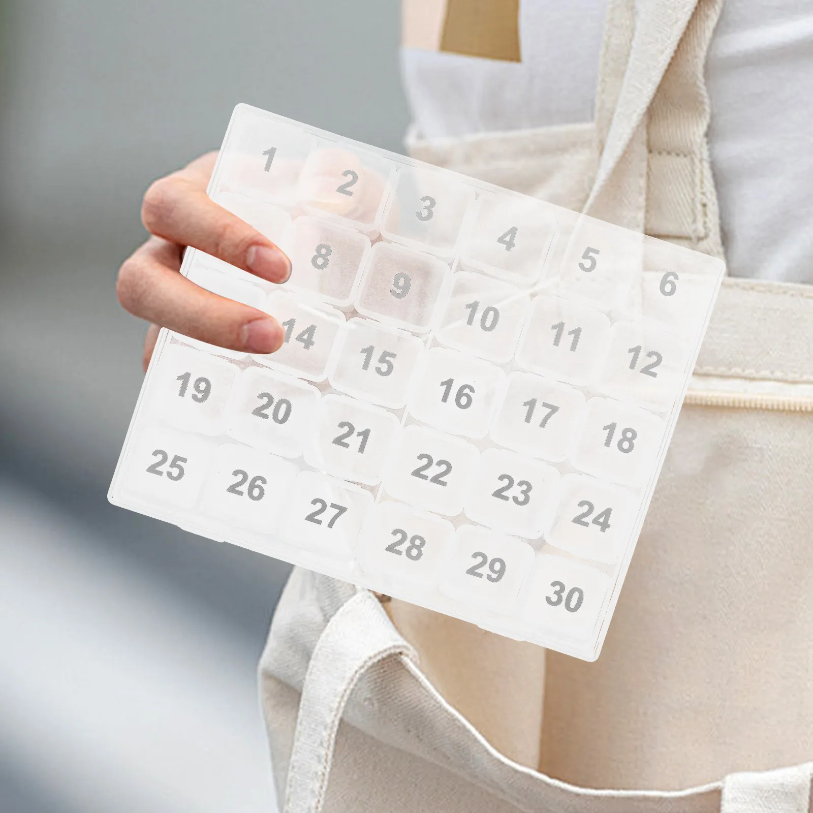

30 Grids Portable Travel Medicine Organizer Large Capacity Monthly Pill Access Transparent PP Material