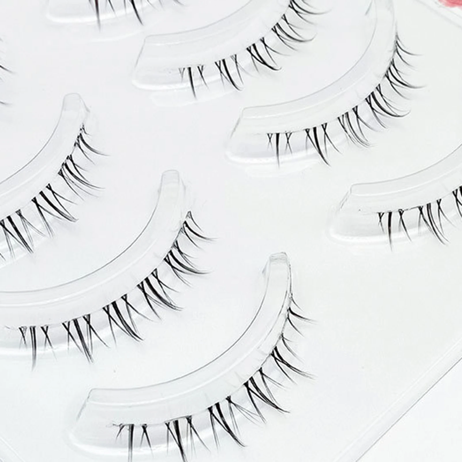 クリアで薄いソフトステムつけまつげストリップ 自然な見た目 ふわふわまつげ 毎日のまつげ 快適な透明バンド 目に見えない