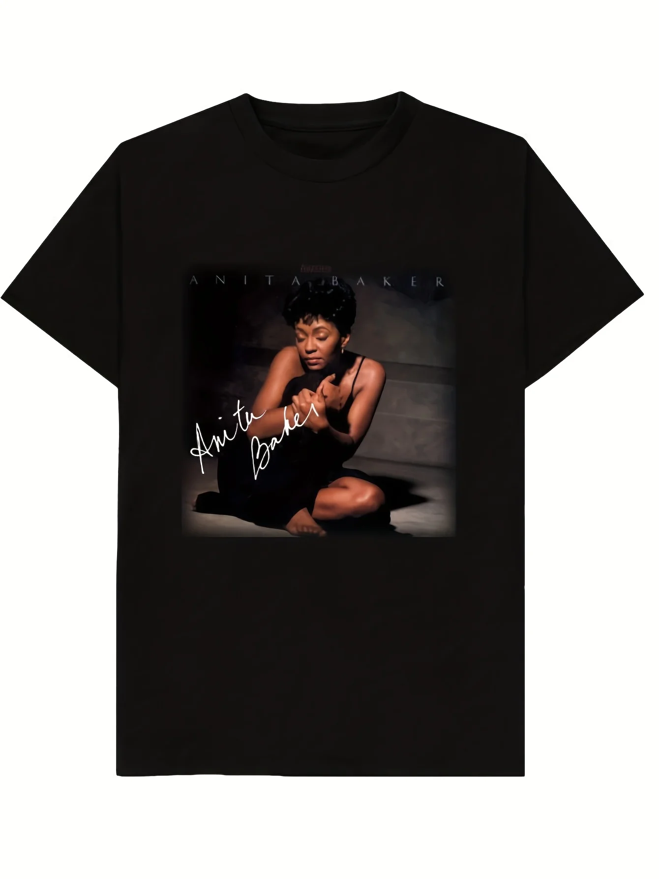 

[Хлопковая футболка Anita Baker] Хлопковая футболка в стиле Anita Baker — комфортный крой, повседневный стиль на все сезоны, можно стирать в машине