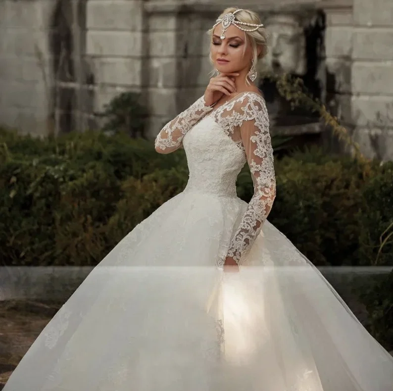 ฟลาวินเก้ คัสตอมซี สง่างาม แขนยาวชุดแต่งงานลูกโป่งลูกไม้ผู้หญิงเจ้าสาวชุดเดรสเดอโนเวีย