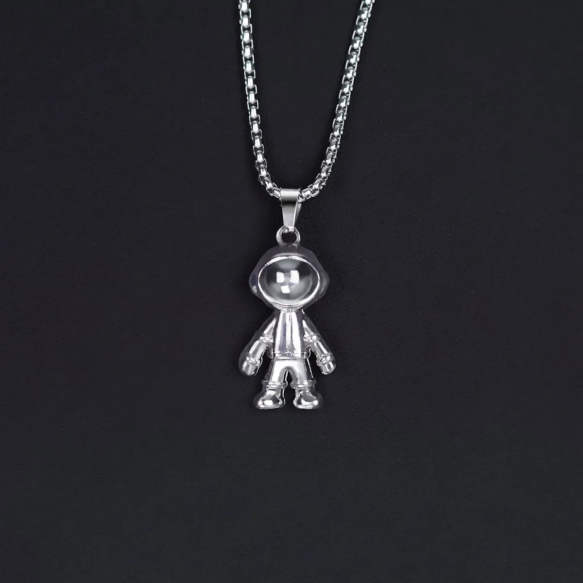 Vintage Astronauts Magnetic Pendants Couple Necklaces For Women Men Trendy Retro Astronaut Chasing Star Necklace Fashion Jewelry