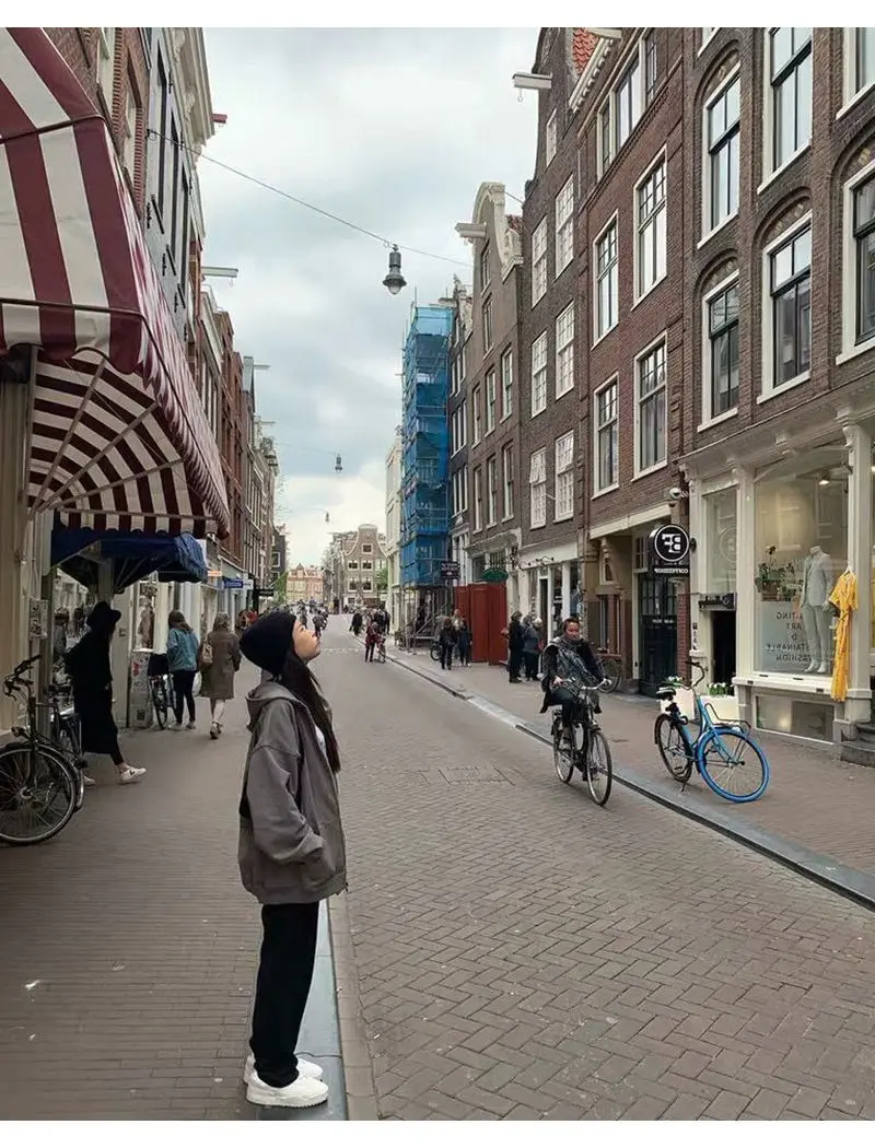 フード付きグラフィックパーカー レディース 秋服 韓国 レディース ロック ストライプ 通学 オフショルダー ニット ベーシック ビッグ ユースフル ロック