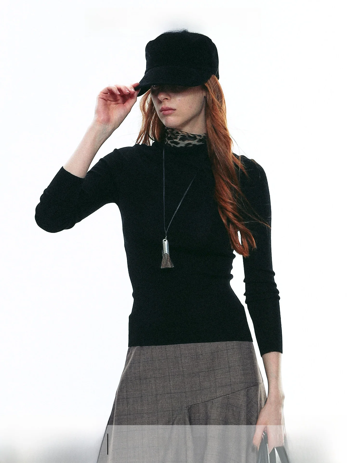 Elegant Black Velvet Riding Hat Women's Bent Brim Fashionable All-Season Casual Style Polyester Fiber round Top Winter Cap