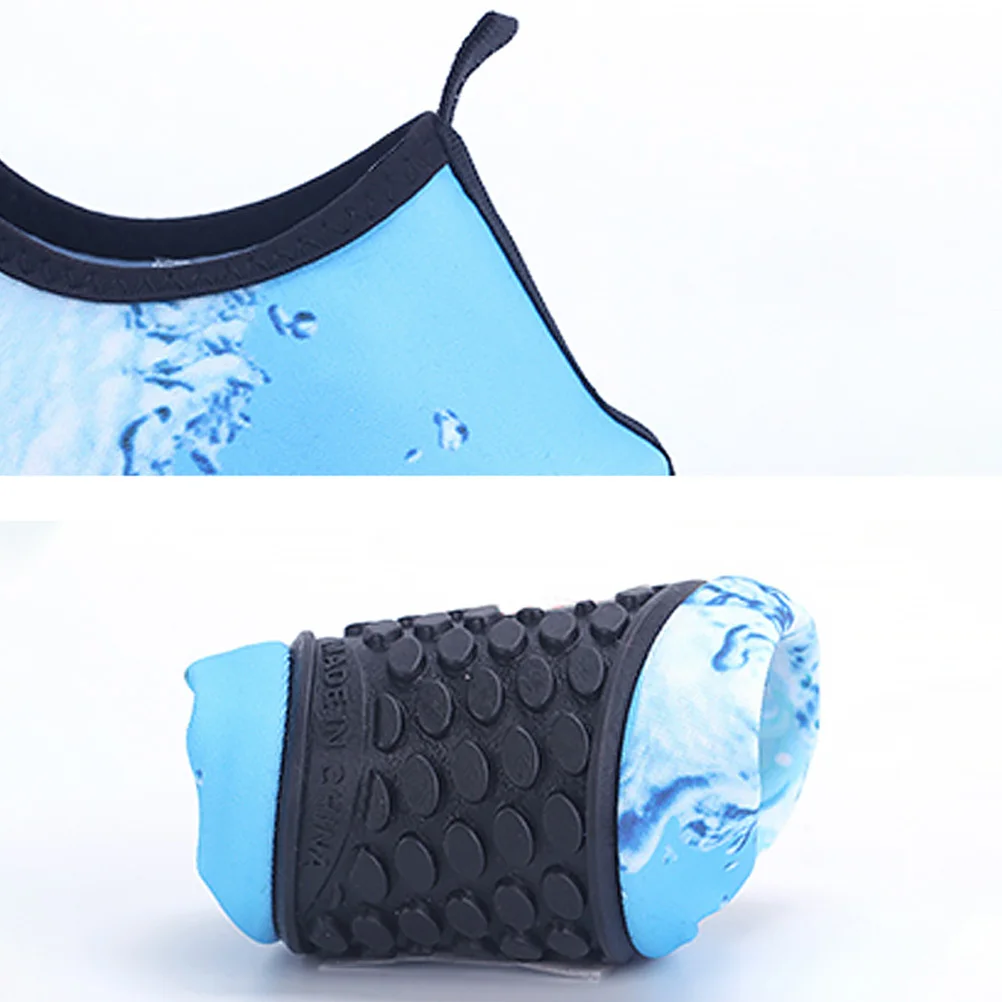 

1 пара детских нескользящих туфель для плавания с рисунком дельфина, мягкая дышащая прочная уличная пляжная обувь для серфинга и дайвинга, небесно-голубая, 28-29 ярдов