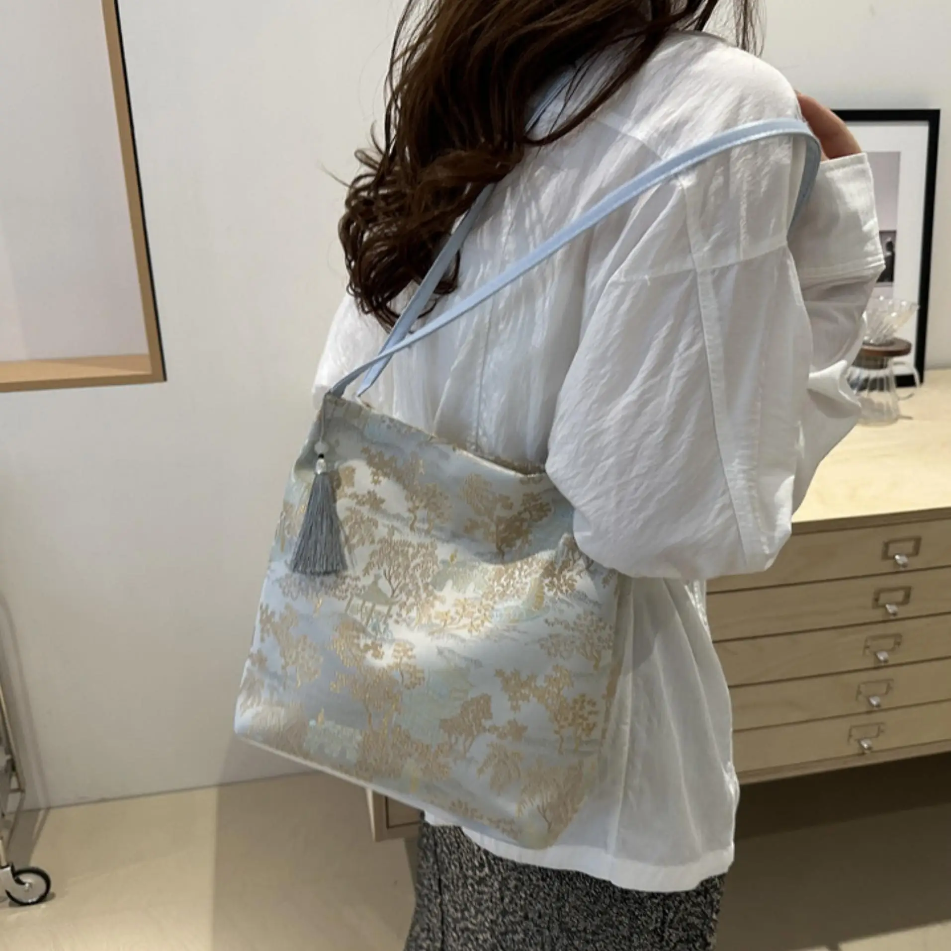 2024 New Fashionable Tote Bag Trendy Personalized Shoulder Bag Women's Versatile Underarm Bag