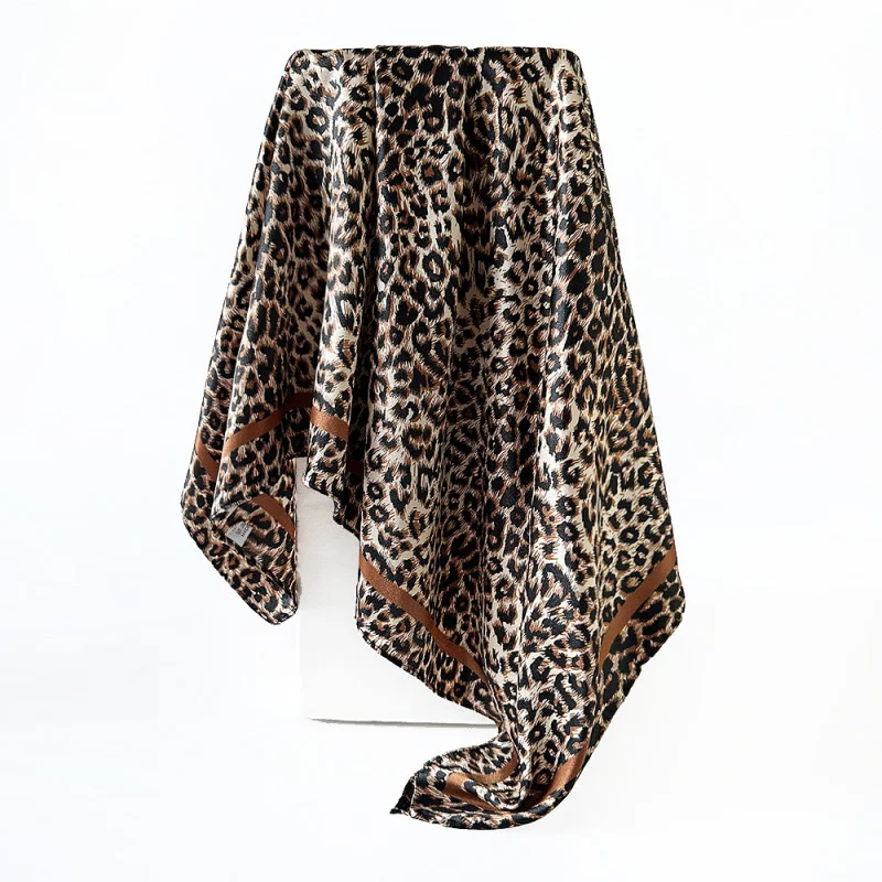ليوبارد الأوشحة النساء ورقة طباعة Foulard الساتان ساحة رئيس الحجاب وشاح السيدات الفاخرة العلامة التجارية شالات باندانا الإناث الخمار وشاح