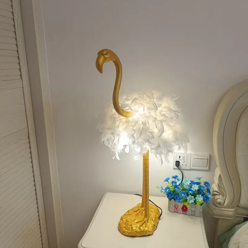 Creative Flamingo Table Lamp Resin Large Fire Flake Hair Design Modern Living Room Decorative Light Exhibition Hall Ornament