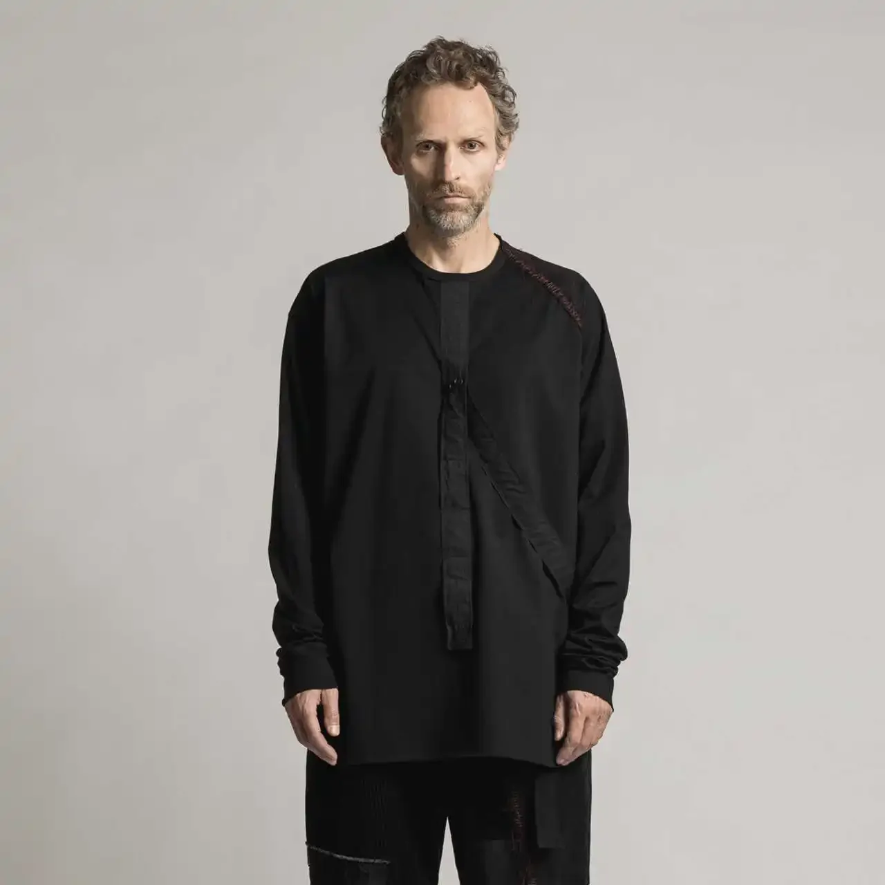 

YOJI OOAK пуловер с круглым вырезом и длинными рукавами, изогнутый подол, однотонный, неровный дизайн, мужская футболка