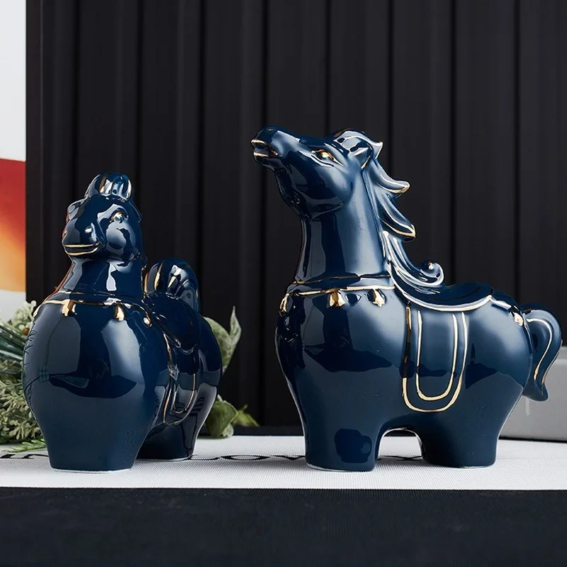 Imagem -02 - Ornamentos Cerâmicos Folheados a Ouro do Artesanato do Cavalo Escultura Animal dos Desenhos Animados Abstratos Porcelana do Europeu-estilo Obscuridade-azul Decoração Home