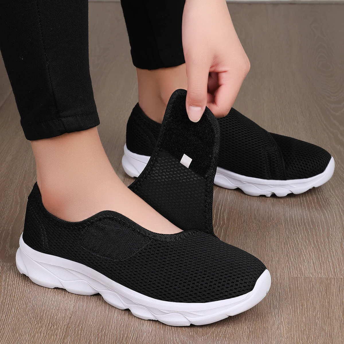

Unisex New Casual Orthopedics Wide Feet Swollen Sneakrs Men Walking Shoes Women Thumb Eversion Adjusting Soft Diabetic Shoes