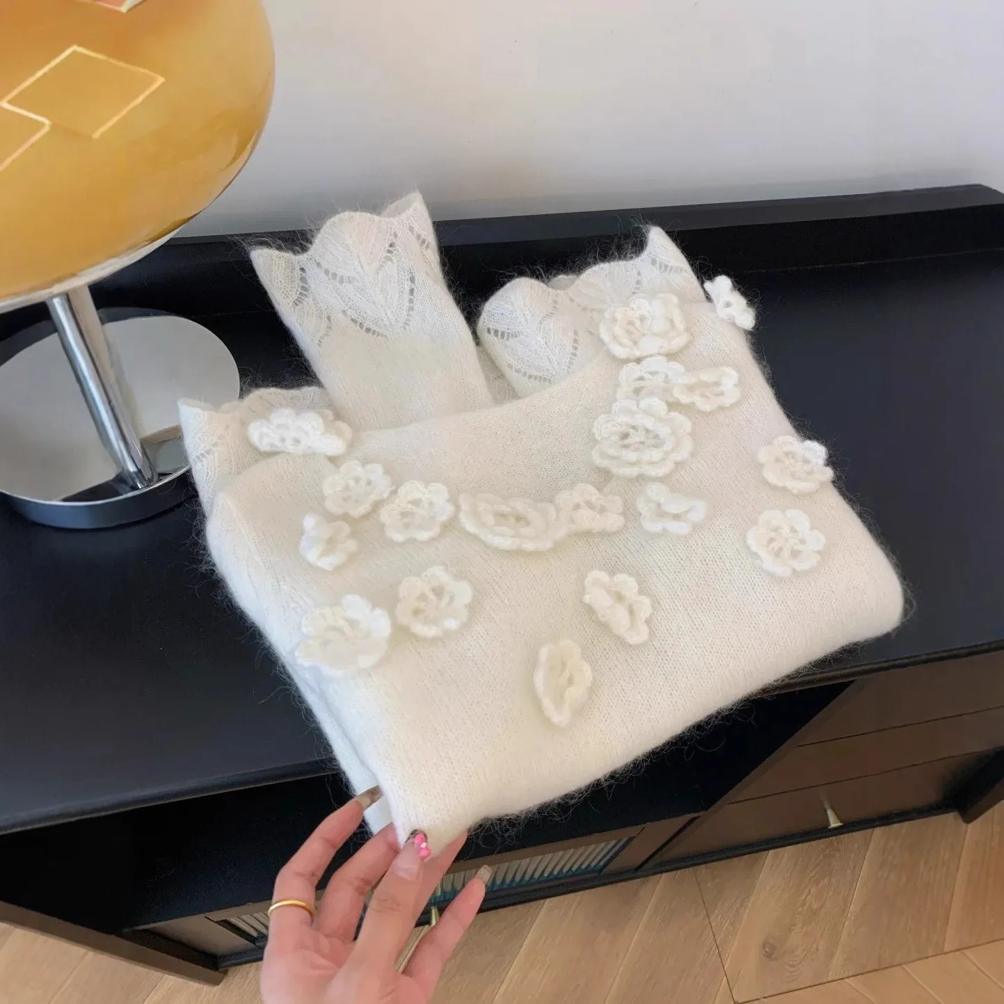 

Autumn of 2026 The New Solid-color Pullover The Waxy Knitted Sweater Is Worn Outside Lazy Style High-end Top Design Sense Niche