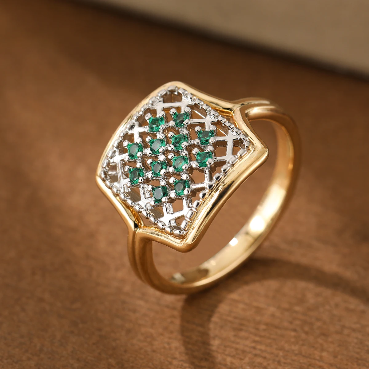 Elegant, Hand-Set Artificial Gemstone Woven Mesh Copper Jewelry Ring for Ladies, Suitable for Formal Events and Parties.
