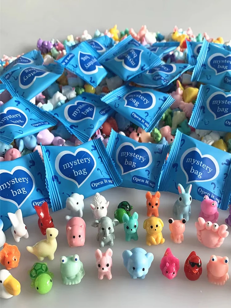 60 pièces Mini figurines d'animaux en résine, boîte surprise, famille de dauphins mignons, ornement lumineux, décoration de jardin, envoi aléatoire, cadeau en sachet surprise