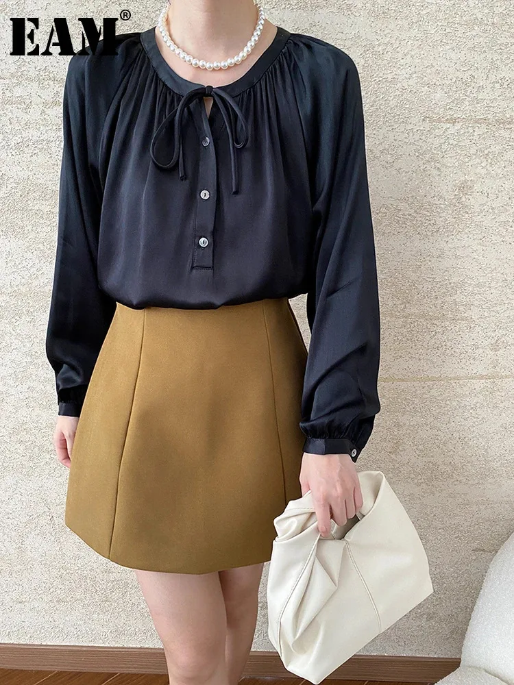 

[EAM] Women Black Bandage Elegant Big Size Blouse New Round Neck Long Sleeve Shirt Fashion Tide Spring Autumn 2024 1DH7385