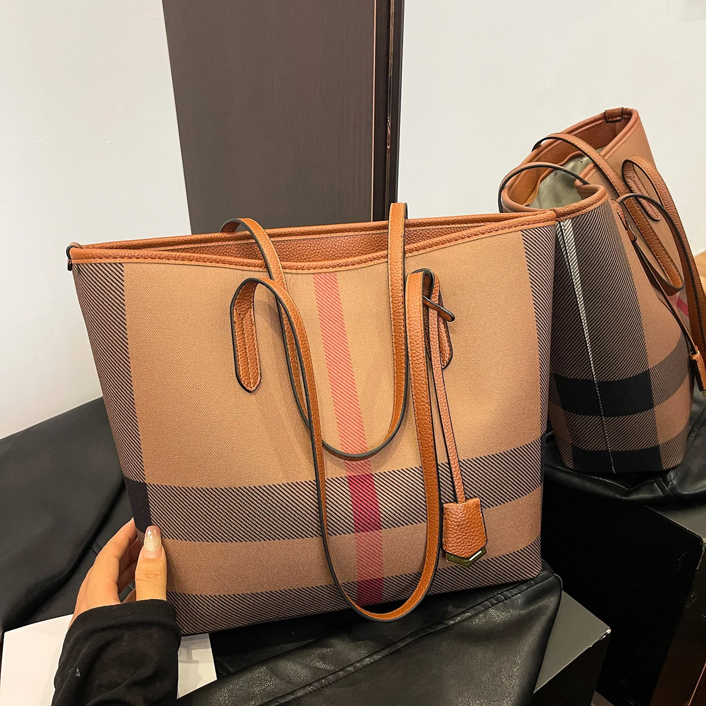 

2025 Spacious Commuter Tote Bag, Women's Luxe Shoulder Purse, Textured Crossbody Day to Night Bag, Sling Bag, Minimalist Top