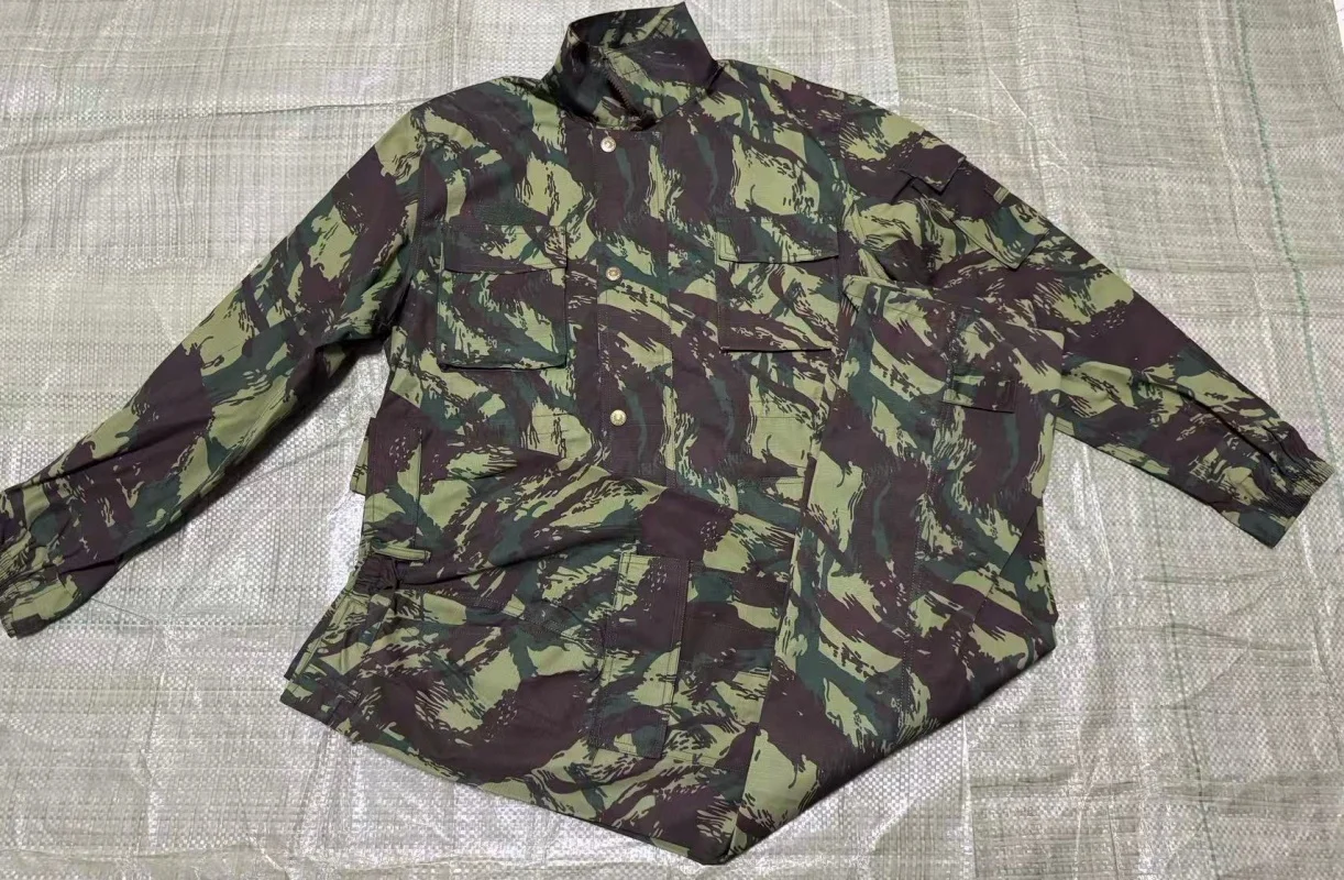 Outdoor camouflage clothing, including jacket and pants