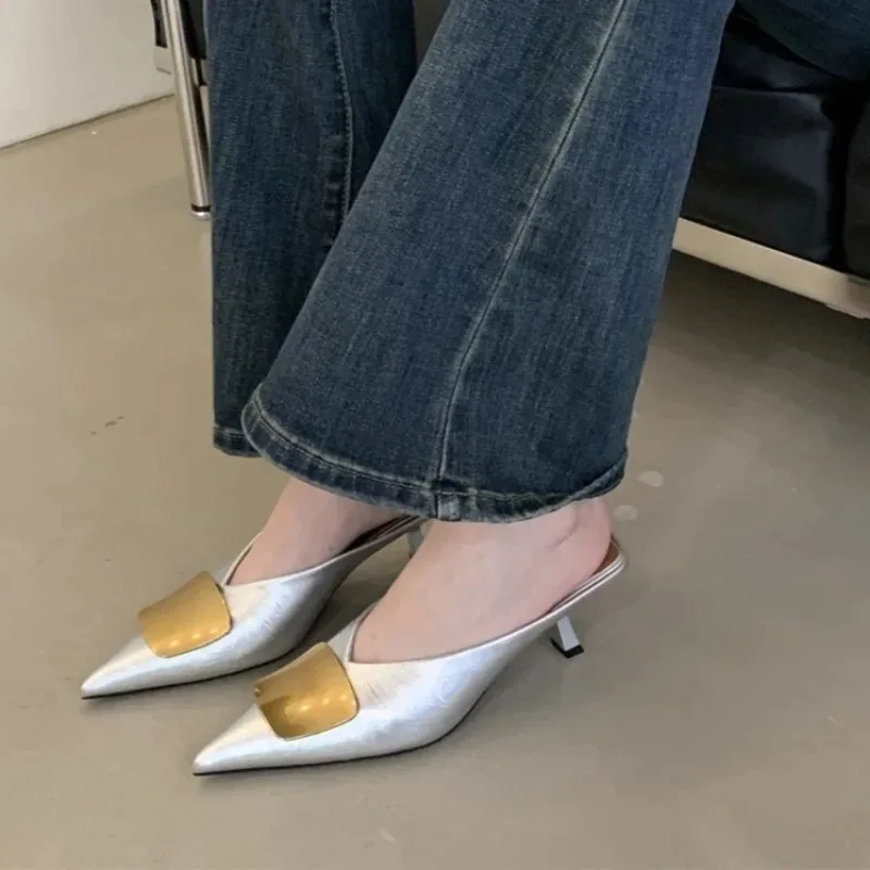 Damen-Pantoletten mit dünnem Absatz, spitzer Zehenpartie, zum Überziehen, für den Außenbereich, mit Metallschnalle, eleganter Stil, koreanische Version – Detail 5