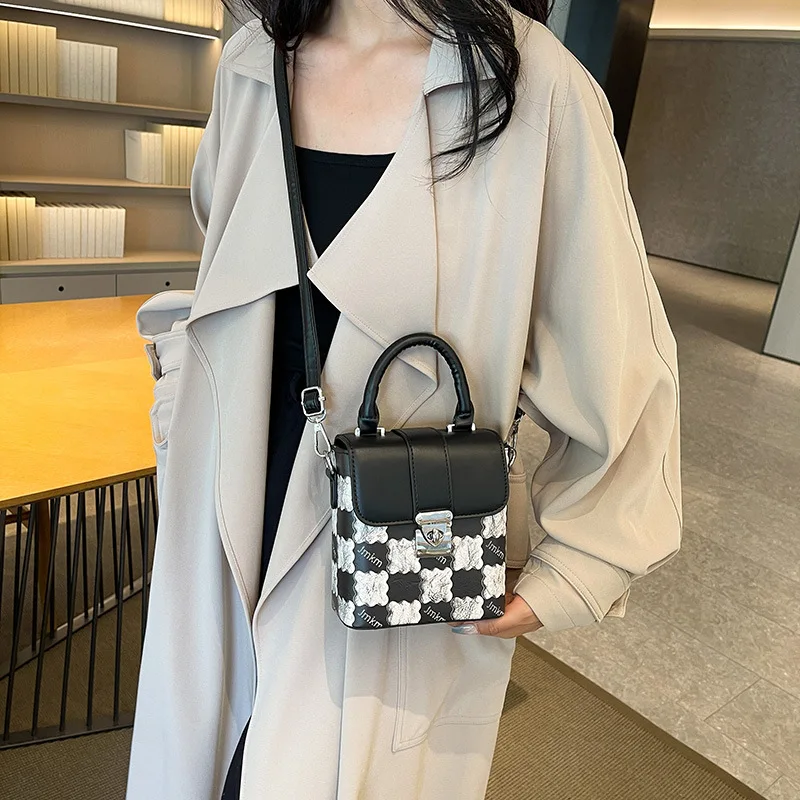 

2025 French Designer Bag - Women's Trending Mini Square Messenger, Niche Luxury Crossbody & Portable Shoulder Purse