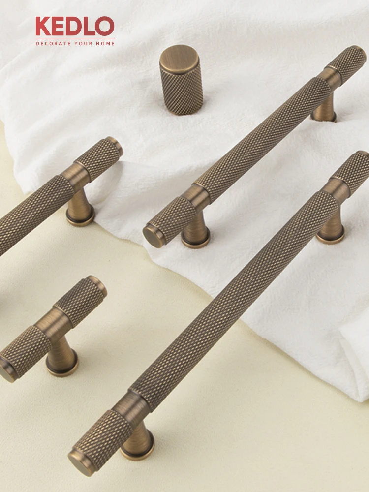 KEDLO Massiver Messinggriff im europäischen Stil, leichter Luxus, gerändelt, Diamant-Optik, Küchenschrankgriff, antikes Messing, 500 mm Griff. – Detail 3