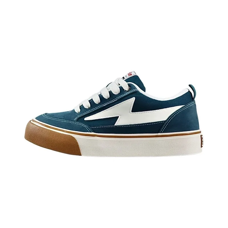 

Hot Classic Black Men Canvas Shoes Fashion Lace-up Men's Vulcanized Shoes Breathable Skateboard Canvas Sneakers Man Espadrille