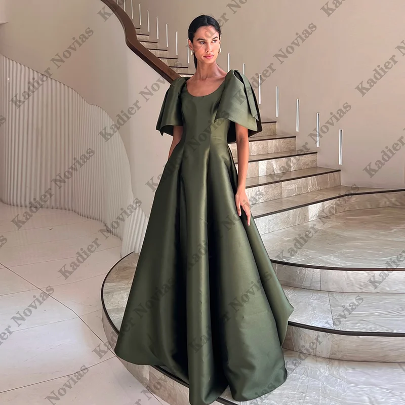 فساتين سهرة عربية رسمية مخصصة على الطراز الحديث ورقبة سكوب وطيات على شكل حرف A فساتين مناسبة مخصصة