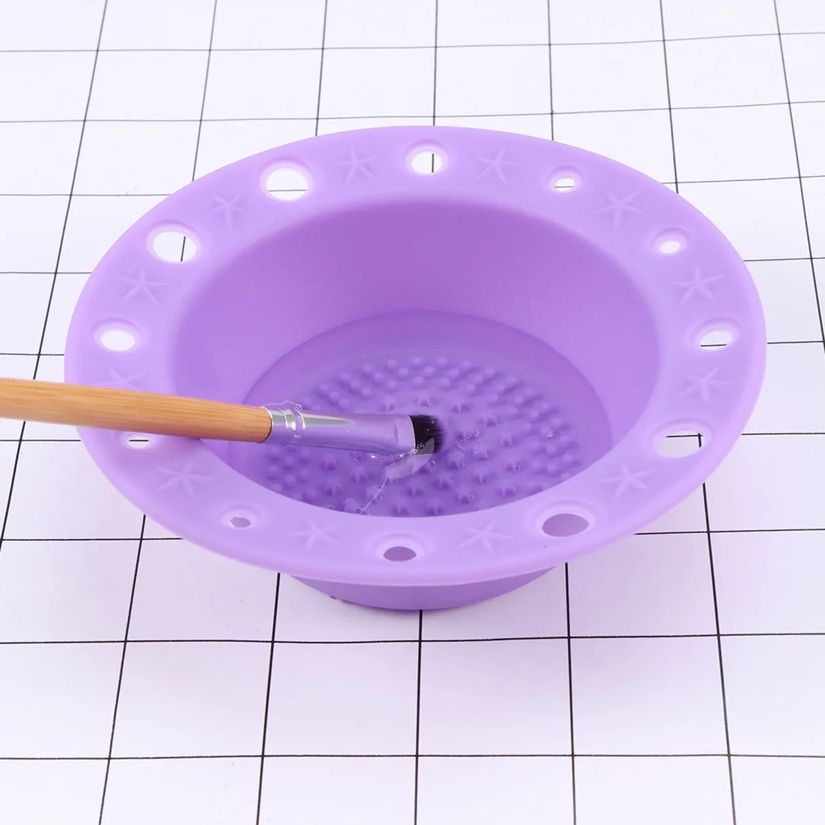 

Multi Functional Brush Cleaning Pad 12 Holes Silicone Makeup Washing Tool Deep Mat Corrosion Resistant