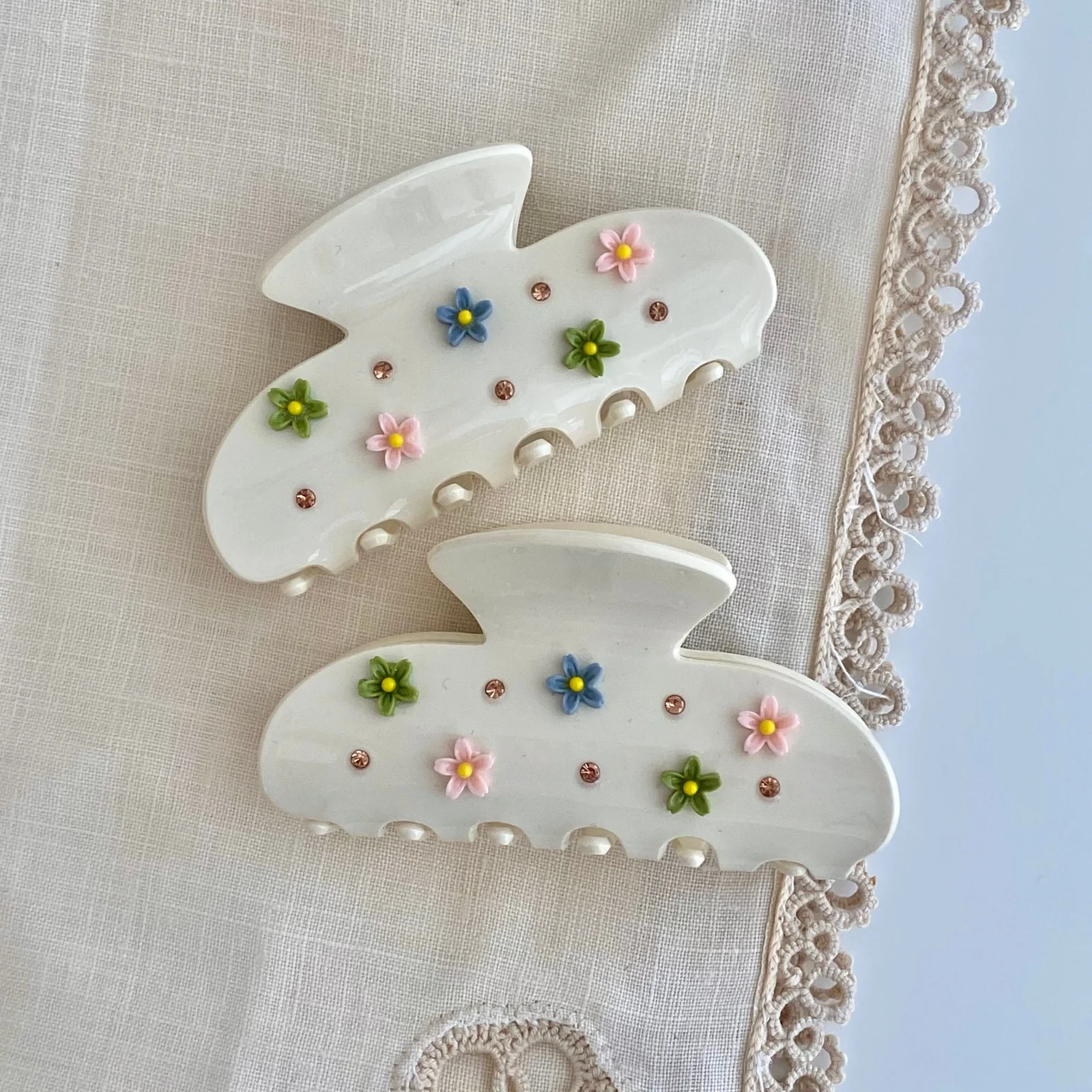 

1PC Cute 3D Flower Shark Hair Claw Clip Colorful Floral Design Hair Clamp for Half Updo Daily Women Hair Accessories