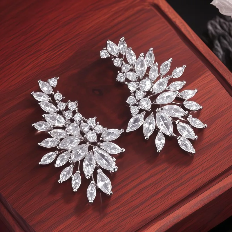Cross-border fashion, angel wings zircon women's earrings, personalized design, versatile stud earrings are hot-selling.