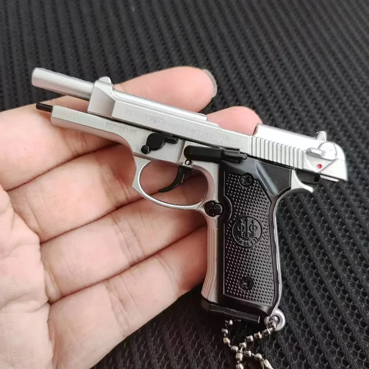 1:3 92f ミニピストルモデルキーホルダー 1911 取り外し可能な合金偽銃コレクションバッグペンダント子供大人のおもちゃギフト