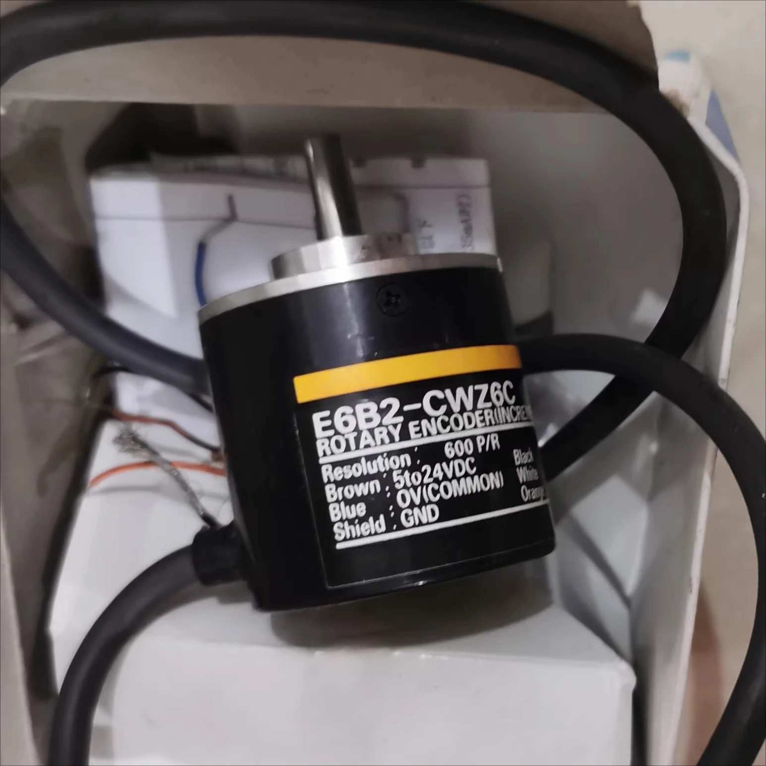 

New E6B2-CMZ5B For OMRON E6B2-CMZ5B 600P/R Rotary Encoder