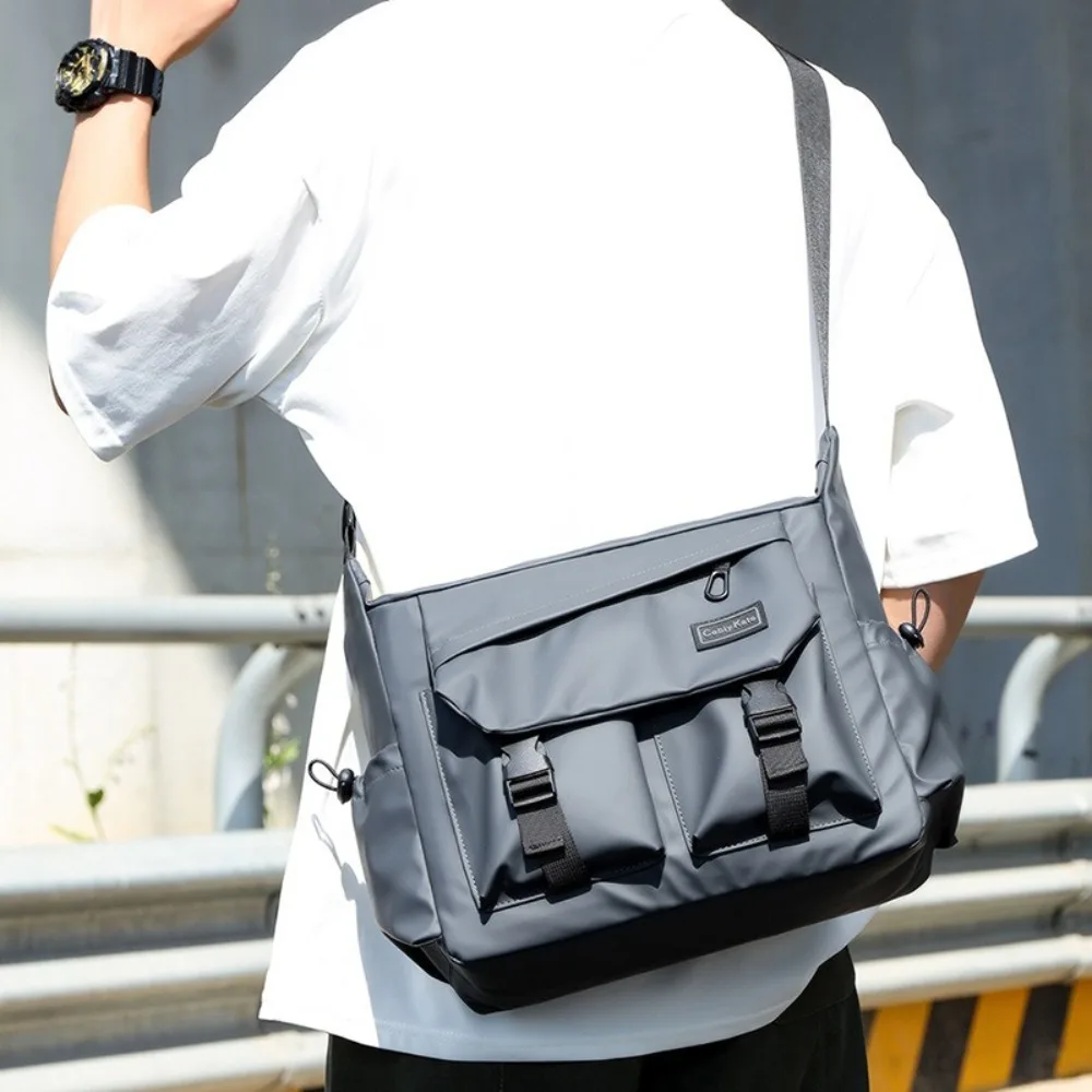 

Мужская сумка через плечо большой вместимости, квадратная повседневная сумка-мессенджер в стиле Харадзюку, легкая сумка-мессенджер с значками, сумка на одно плечо унисекс