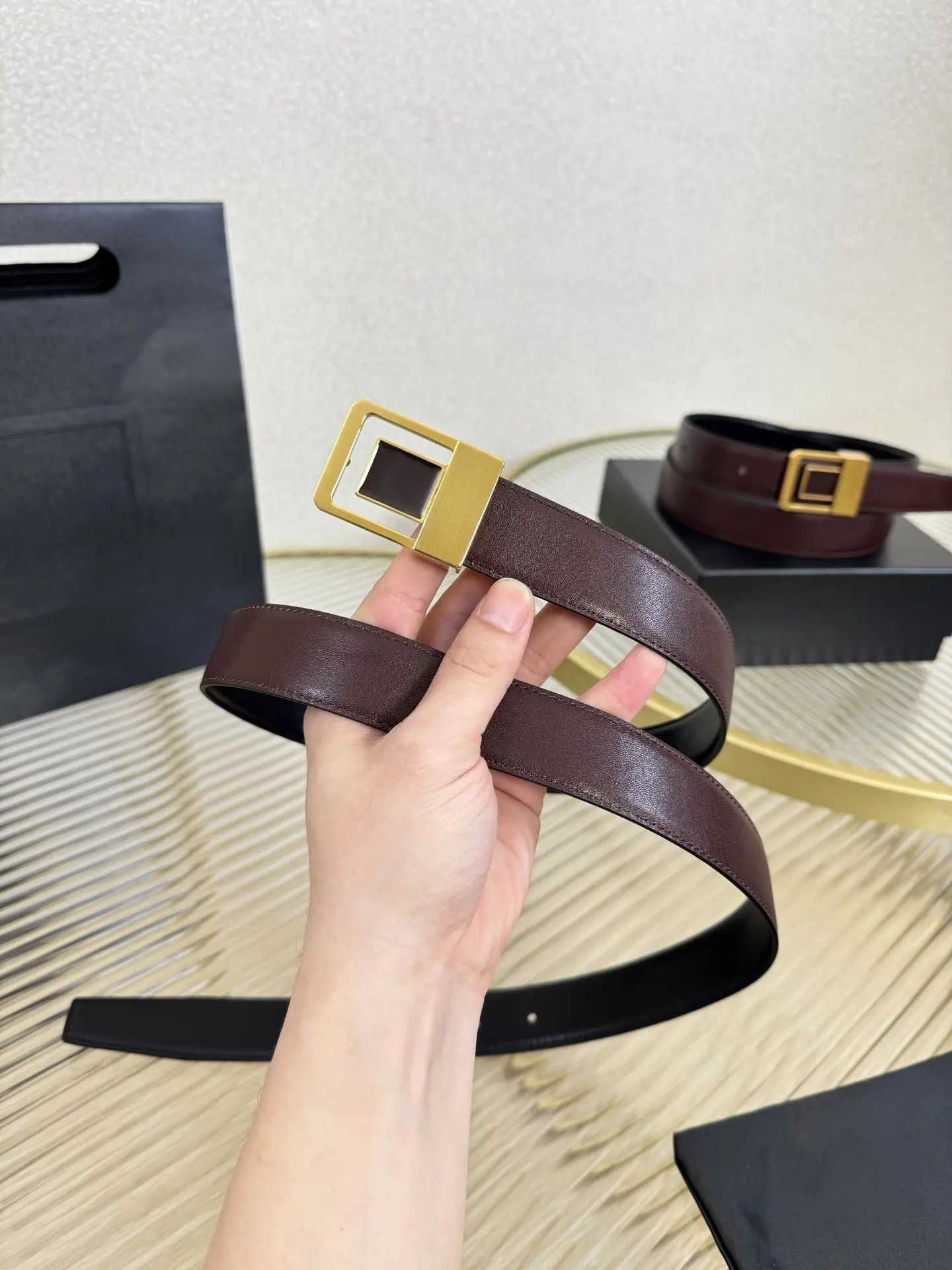 Fashion genuine leather women thin belt simple small square buckle women belt suitable for jeans and pants decoration