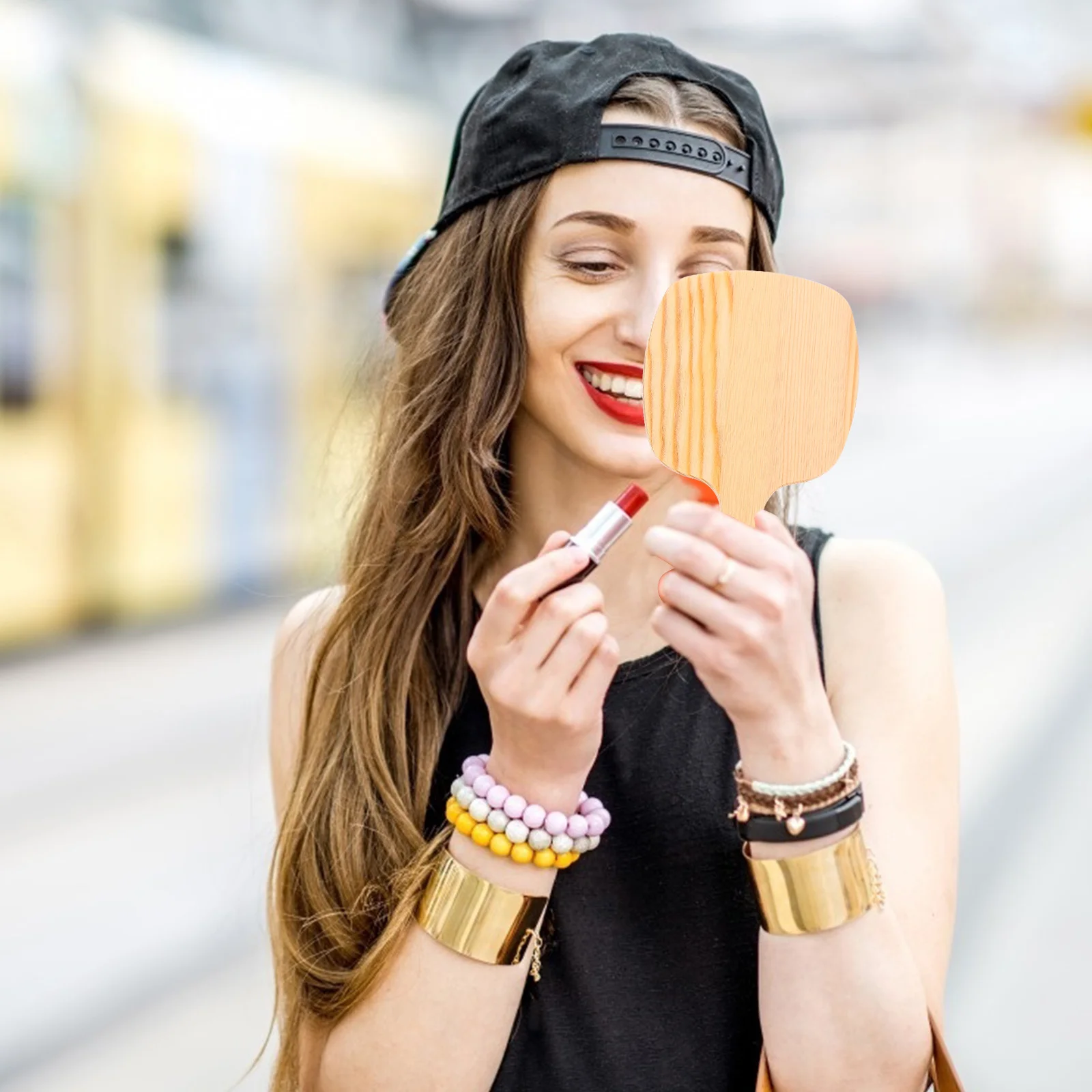 1Pcs Wooden Handle Makeup Mirror Creative Design Chic Gloss Lightweight Durable Practical Gift for Women Co-Worker