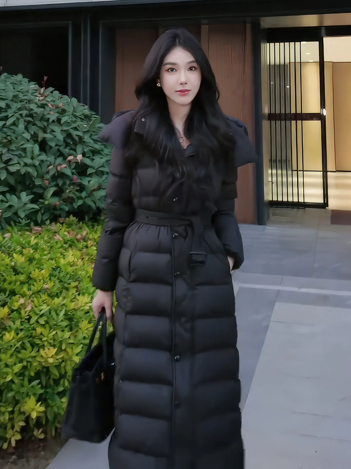 

Модный длинный пуховик для женщин: утепленное зимнее пальто с капюшоном, приталенное, в корейском стиле, свободного кроя