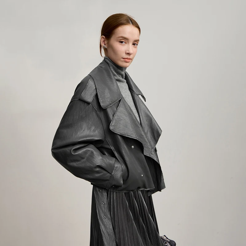 AMII ダウンジャケット レディース 2025 冬新作 PUレザー ラペル 長袖 シンプル トップス レディース ゆったり ベルト付き ショートダウンコート 12544080