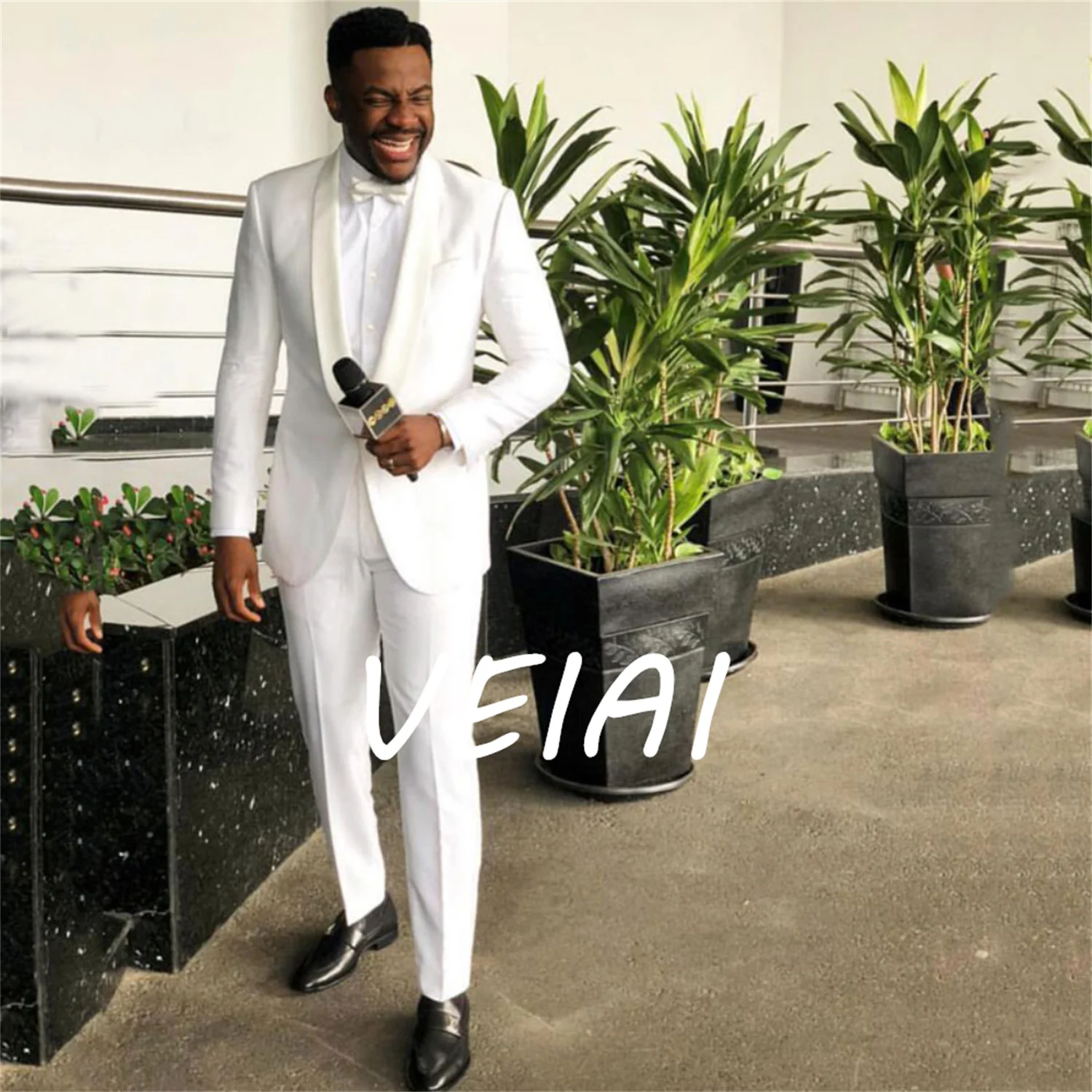 

CustomizedNew Arrival Groomsmen White Groom Tuxedos Shawl Ivory Lapel Men Suits 2 Pieces Wedding Best Man ( Jacket+Pants )