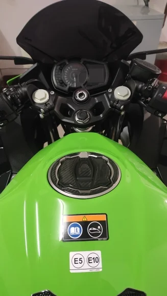 Motorcycle Fuel Cap Protection Sticker for Kawasaki Ninja400 NINJA650 Z900 Z650 ZX25R ZX4R ZX4RR Versys-X 300 ZX6R ZX10R