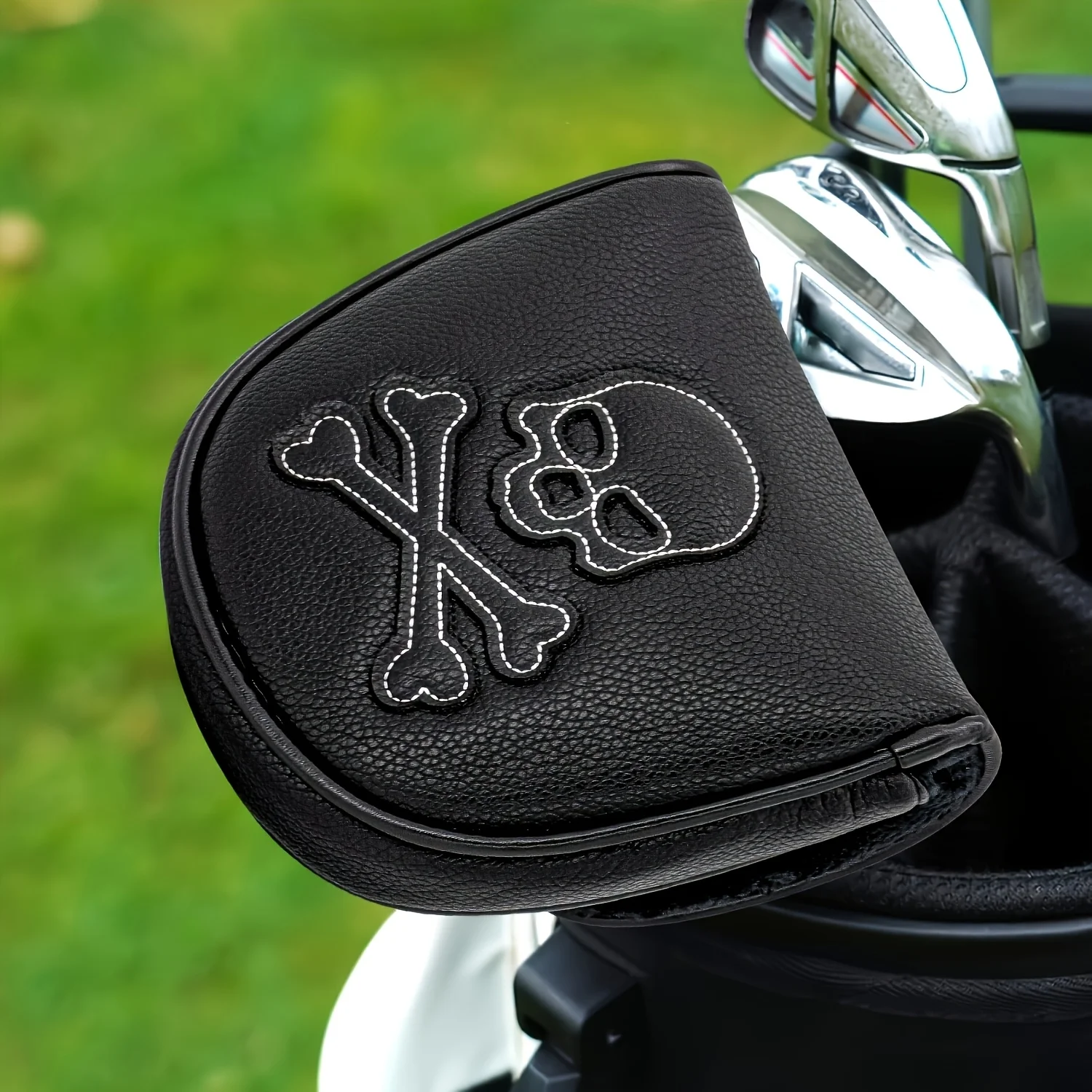 1pc Putter Golf Putter Head Cover - White Line Skull Head with Putter Adapted PU and Cushioned Lputer, Magnetic Closure,