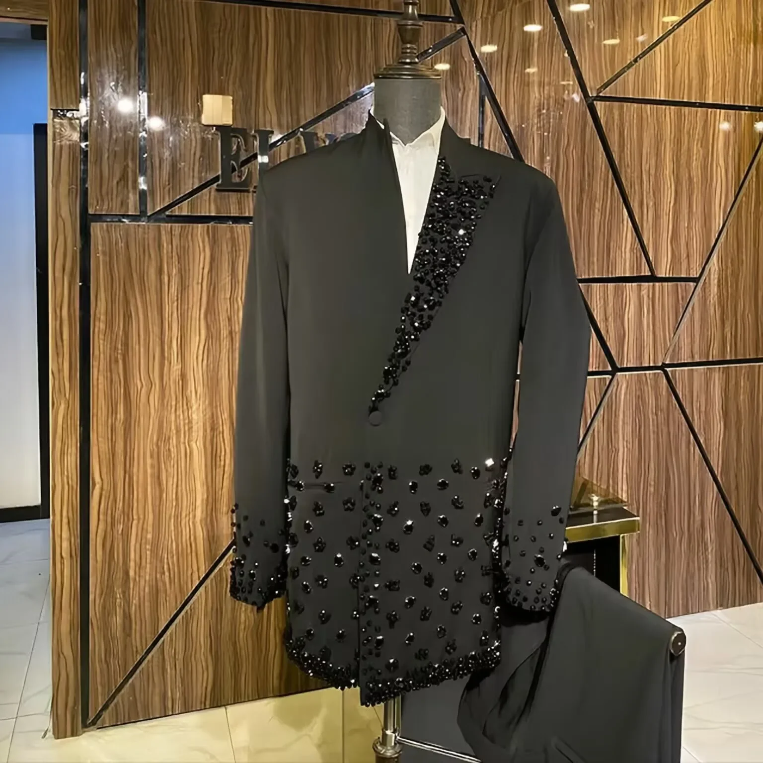 

Exquisite Straight Long Sleeves Sequined Buttons Man Suit ( Jacket + Pants ) Temperament V-Neck Celebrity Gowns