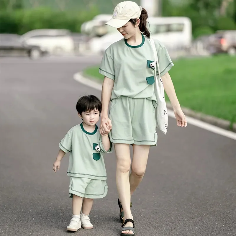 2023 New Matching Family Outfits Short Sleeve Cotton Cartoon Sets Mom and Daughter Clothes Kids Baby T-shirt Suit