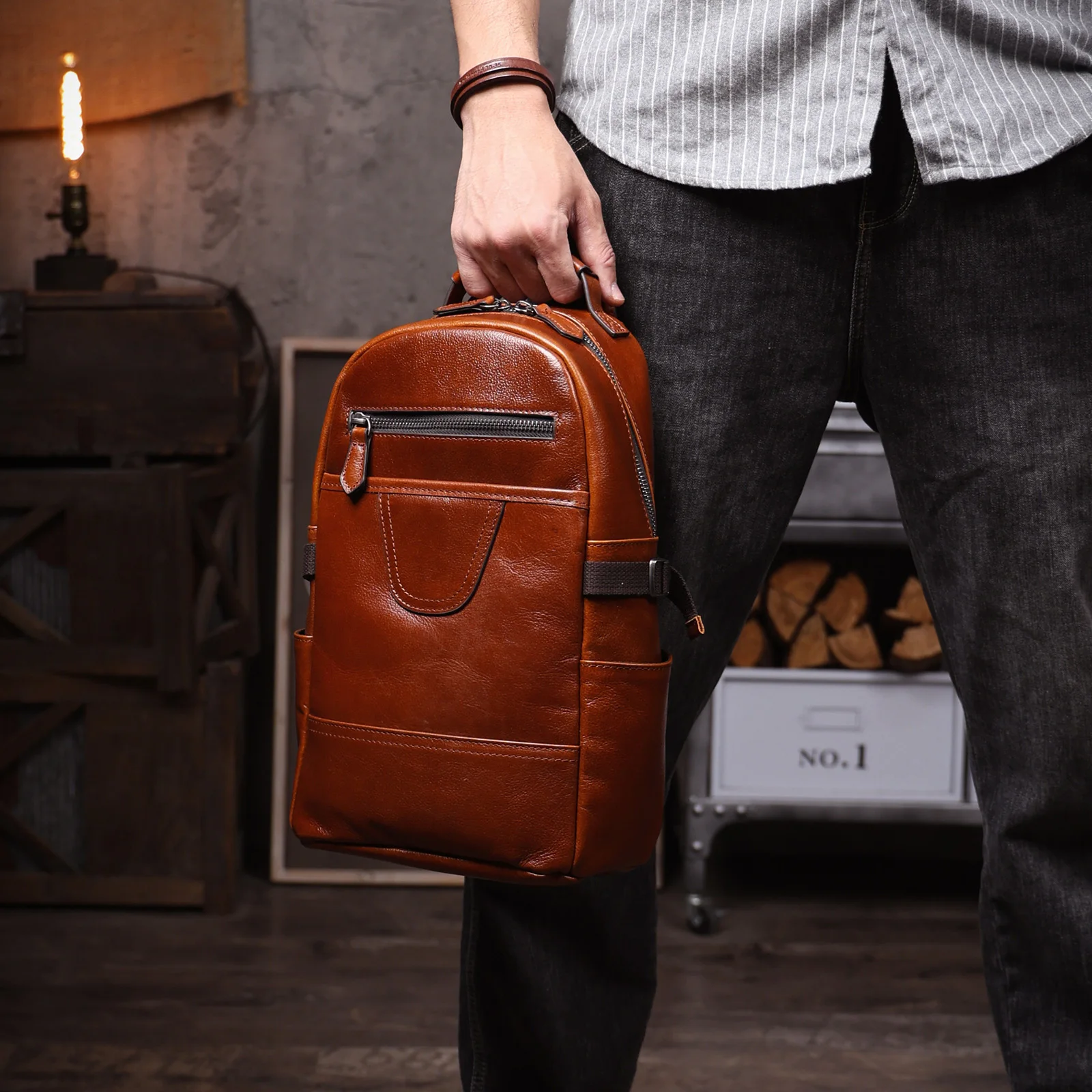 S.WORKER Herren-Umhängetasche aus hochwertigem, pflanzlich gegerbtem Leder, lässige Mode-Brusttasche – Detail 4