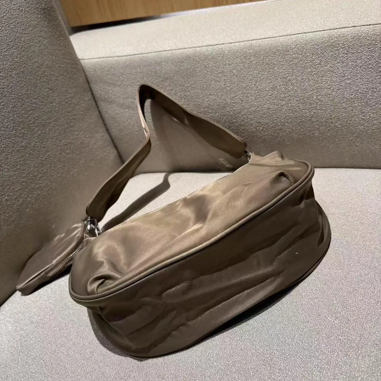 

Large Capaci Semi-Circular Women's Bag with Multiple Carents Underarm Crossbody Bag Waterproof Nylon Simple Casual Sin...