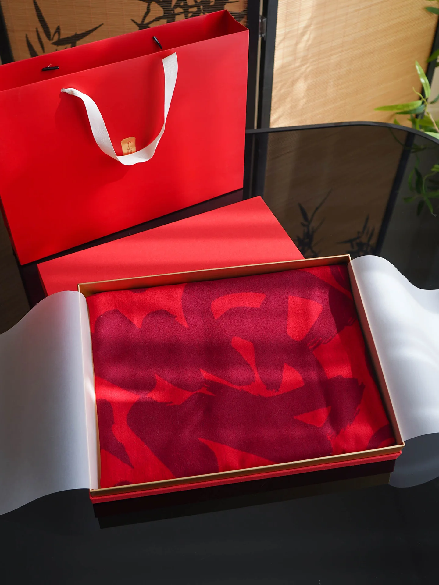 Echarpe-en-soie-rouge-pour-femme-chaude-a-franges-style-chinois-caractere-de-richesse-et-de-bonheur-echarpe-en-soie-pour-l'automne-et-l'hiver