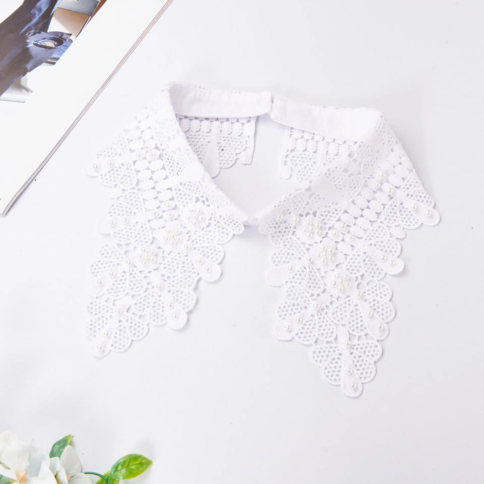 Leaf-Shaped Pearl Embroidered Detachable Collar Hand-Sewn Hollow Floral Decoration for Sweaters