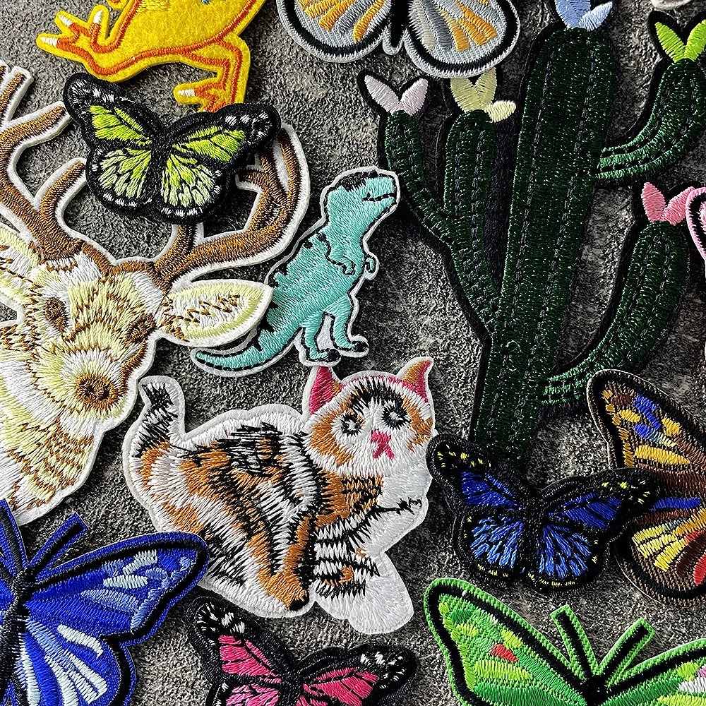 فراشة ديناصور الكرتون الحديد على بقع للملابس المطرزة الخياطة زين إصلاح الضرر الديكور تعديل التصحيح